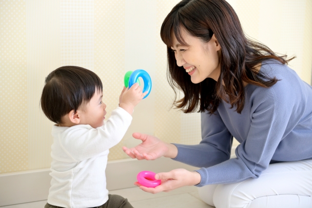 おもちゃサブスクで楽しそうに遊ぶ子供