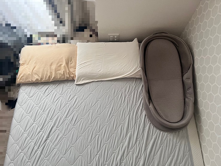 クイーンサイズのマットレスにネオママイズムを置いた時